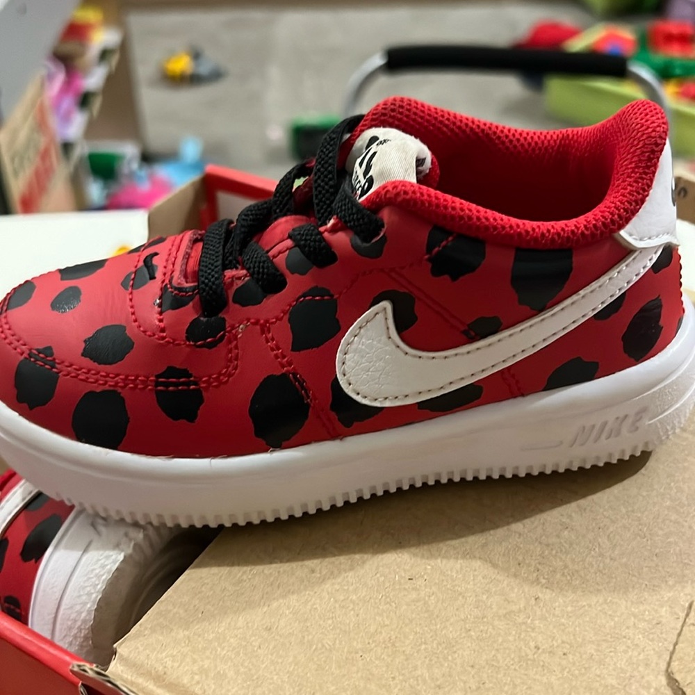 Girls Nike tennis shoes